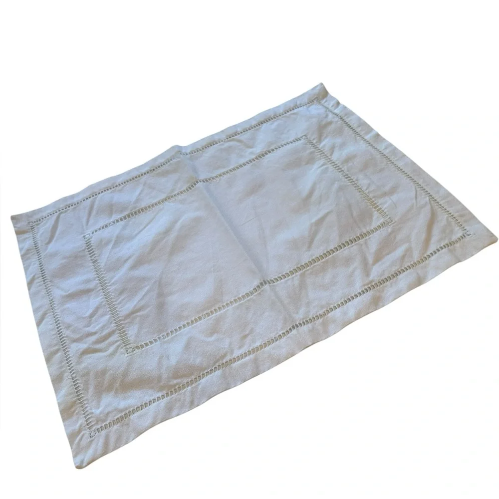 Set of 6 white vintage cotton placemats. Gently worn.